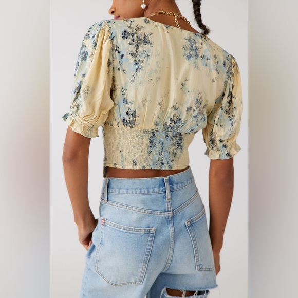 Urban outfitters  Kyra Ruched Blouse in blue Multi - Picture 2 of 9